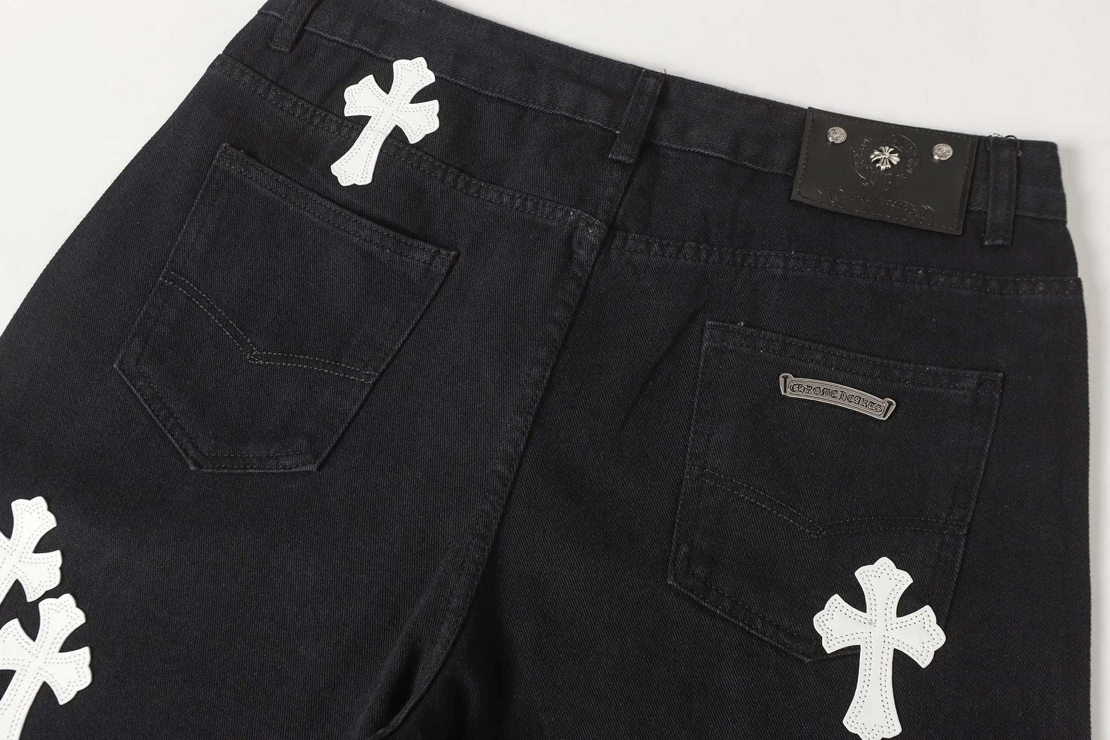 P260 Cross-border model, please do not place an order if you are pursuing quality - Chrome Hearts/Chrome Hearts Cross ✝️Pink embroidered washed jeans, trousers and casual pants - High weight, high density and high quality. The wool is soft, delicate and skin-friendly. It feels soft and silky. It has excellent warmth and skin-friendly properties - Custom-woven and dyed, no color difference. No matter the fabric or workmanship details, it beats the ordinary version on the market - Hardware zipper accessories are all customized, full of details -Colour: washed black -Size: 28 30 32 34 36